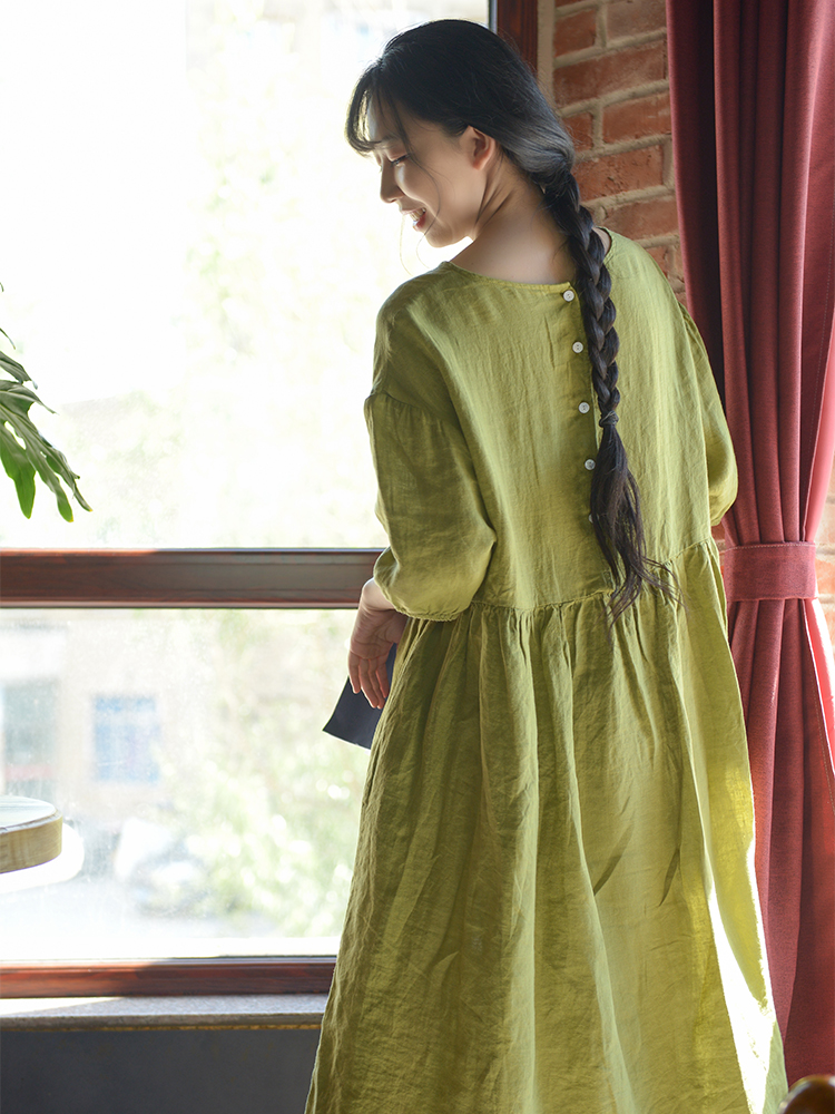 Đầm linen dáng suông tay lỡ, form rộng dáng dài có cúc sau thời trang ARCTIC HUNTER