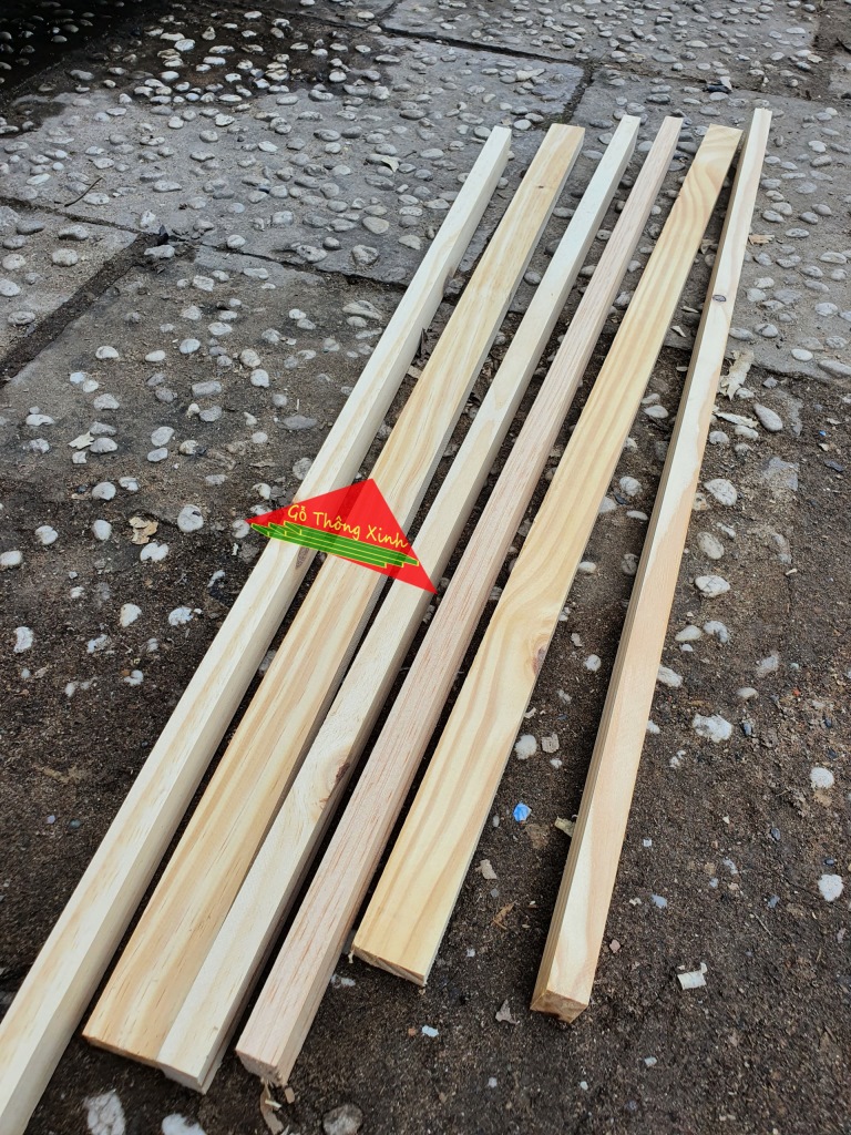 Thanh gỗ thông vuông mới đẹp dài 80cm, rộng 3cm, dày 1.5cm đã bào láng đẹp 4 mặt rất thích hợp làm nẹp, làm khung sườn