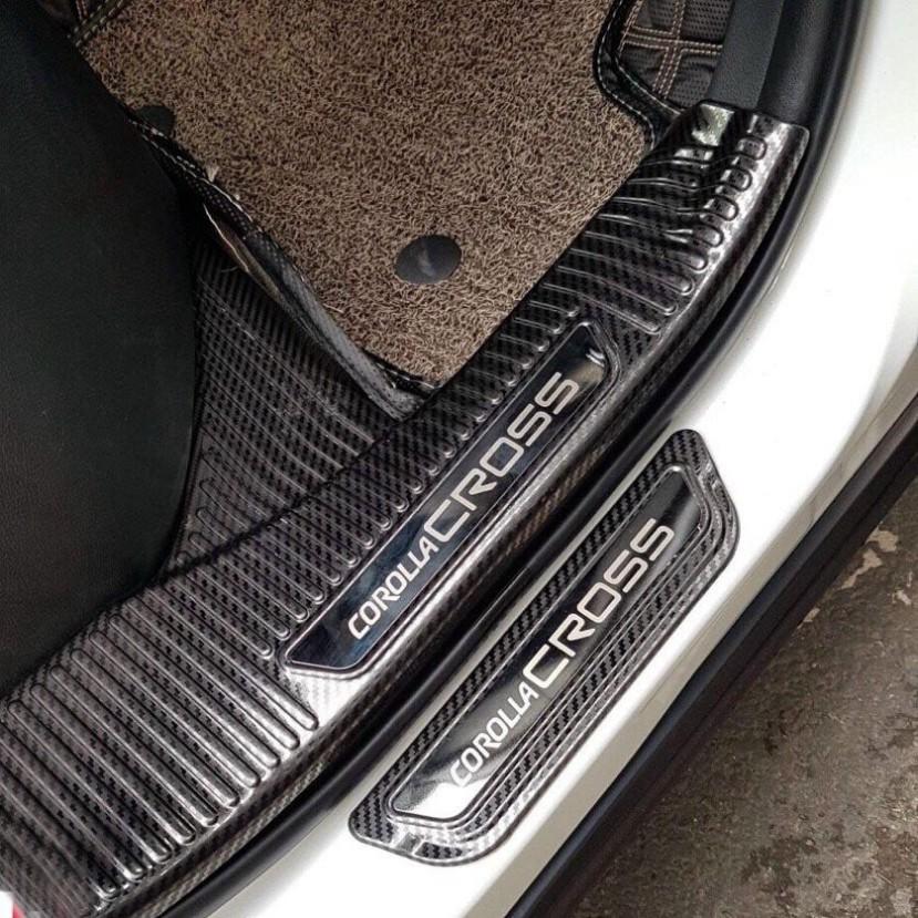 NẸP BẬC CỬA LÊN XUỐNG,BẬC CHÂN TRONG NGOÀI, ỐP CHỐNG TRẦY BẬC CỬA XE MẪU CACBON DÀNH CHO TOYOTA CROSS 2020-2021