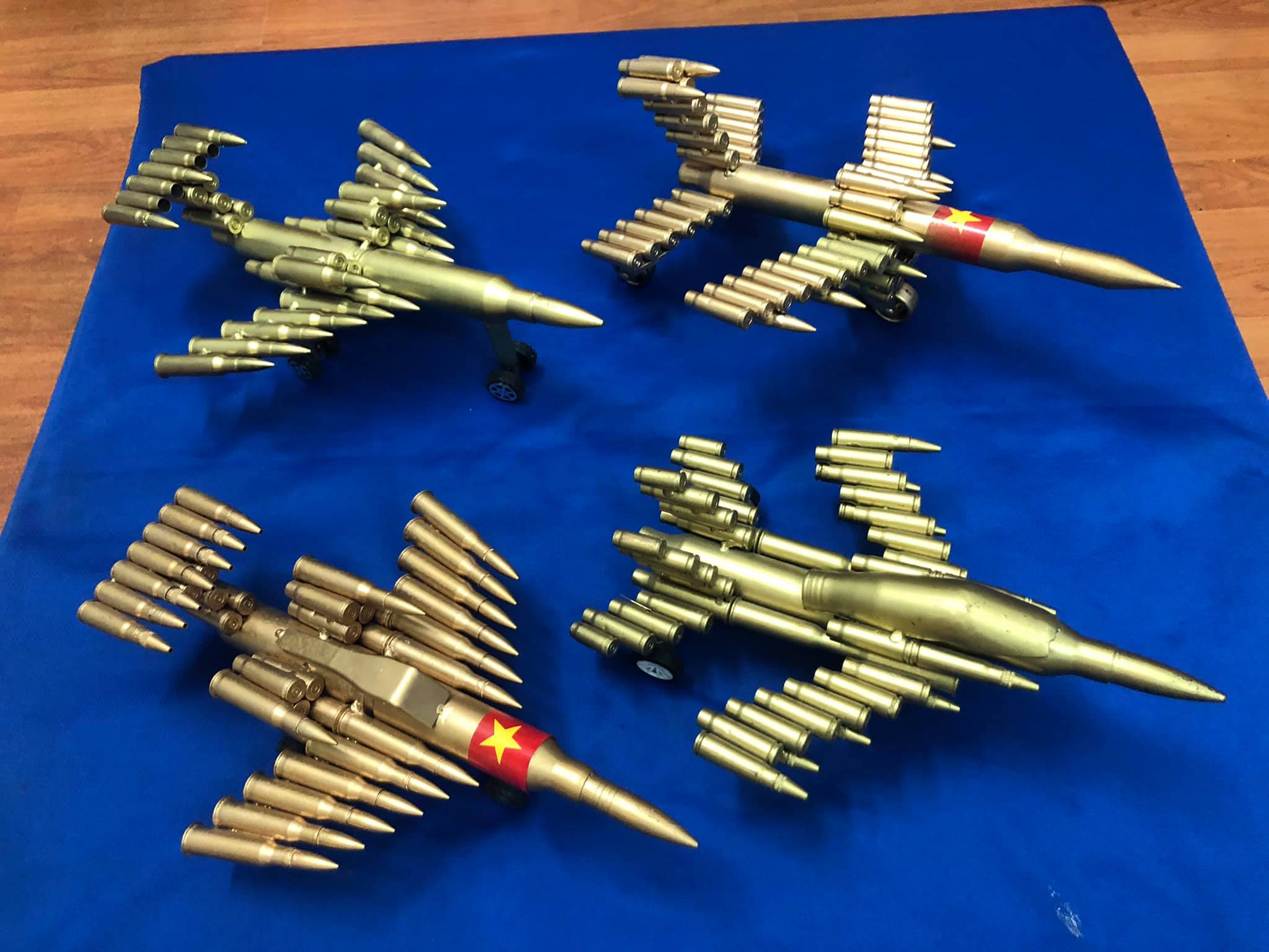 Bộ 4 chiếc máy bay chiến đấu khác nhau mô hình vỏ đạn (loại vừa)