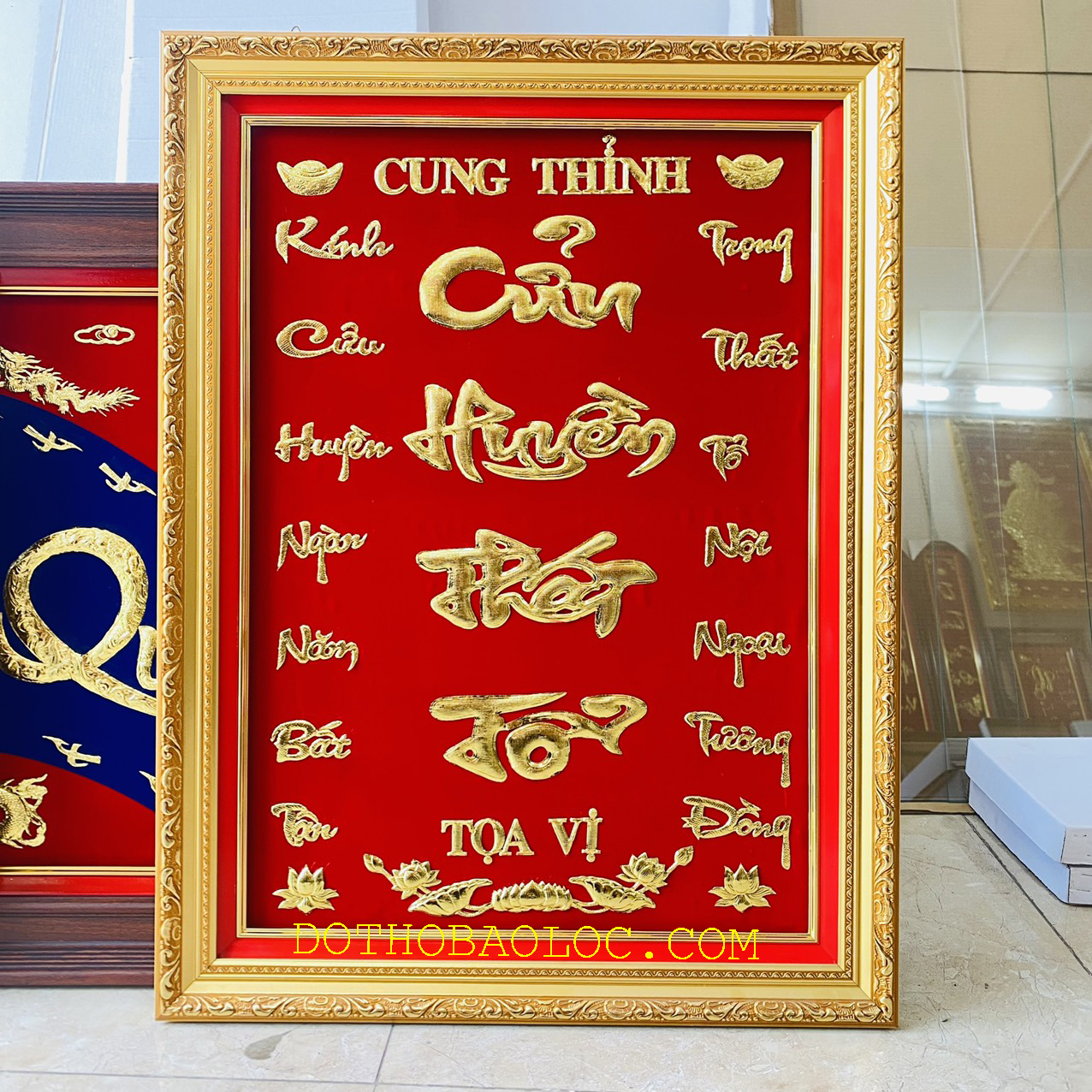 Cửu Huyền Thất Tổ chữ Việt dát vàng 24 k cao 80cm x 60cm – Khung nhựa nhập khẩu Cao 80cm x Ngang 60cm