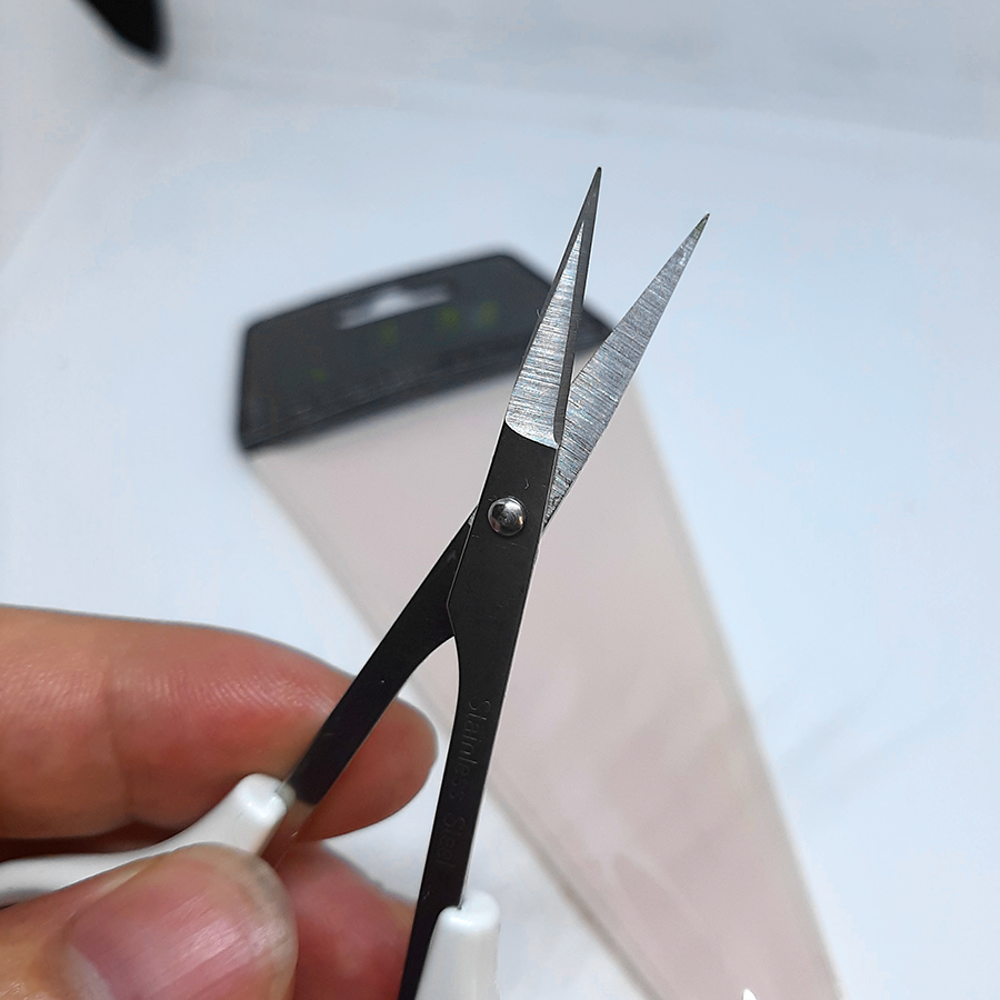 Kéo tỉa lông mày và lông mi Quality Scissors Curved (trắng)