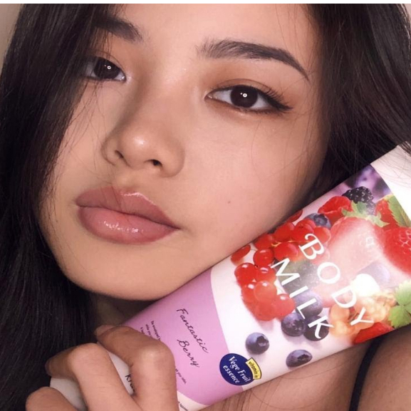 Kem Dưỡng Thể Kracie Aroma Resort Body Milk Fantastic Bery Dưỡng Ẩm Da Hương Quả Mọng 200g (Bị Trầy Vỏ)