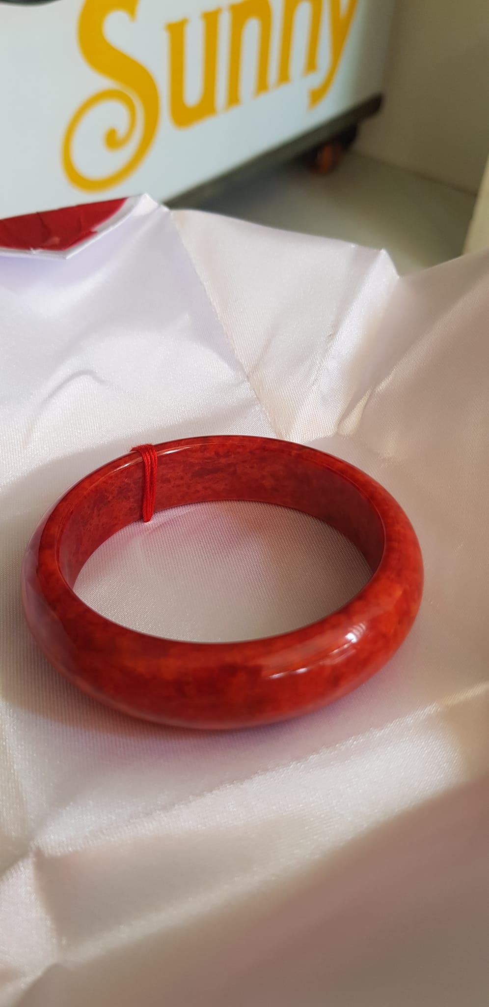 Vòng Cẩm Thạch mới Bản Hẹ Đỏ 56mm x cao 15mm x dầy 7,5mm màu đỏ bông bông đều đậm đẹp nữ mệnh hỏa mệnh thổ 54kg - 65kg đeo hợp ạ