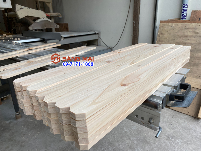 Thanh gỗ thông làm hàng rào dài 80cm x 4,5cm x 1,5cm + láng mịn 4 mặt