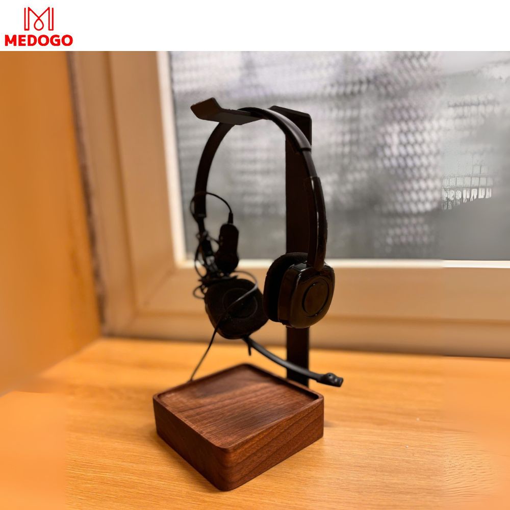 Giá Treo Tai Nghe Đế Vuông Decor Bàn Làm Việc – Gỗ Óc Chó &amp; Thép Sơn Bền Đẹp