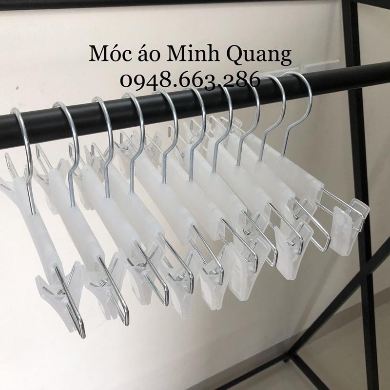 kẹp quần áo-kẹp nhựa trẻ em màu trắng-đầu móc tròn inox-chuyên dùng cho quần-áo-váy,.. trẻ em