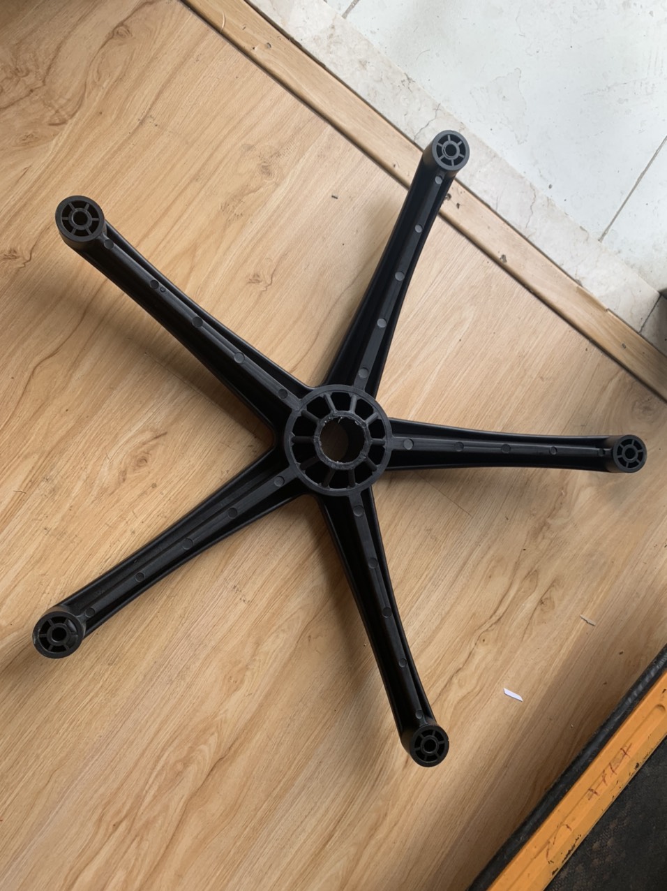 Chân sao ghế xoay văn phòng