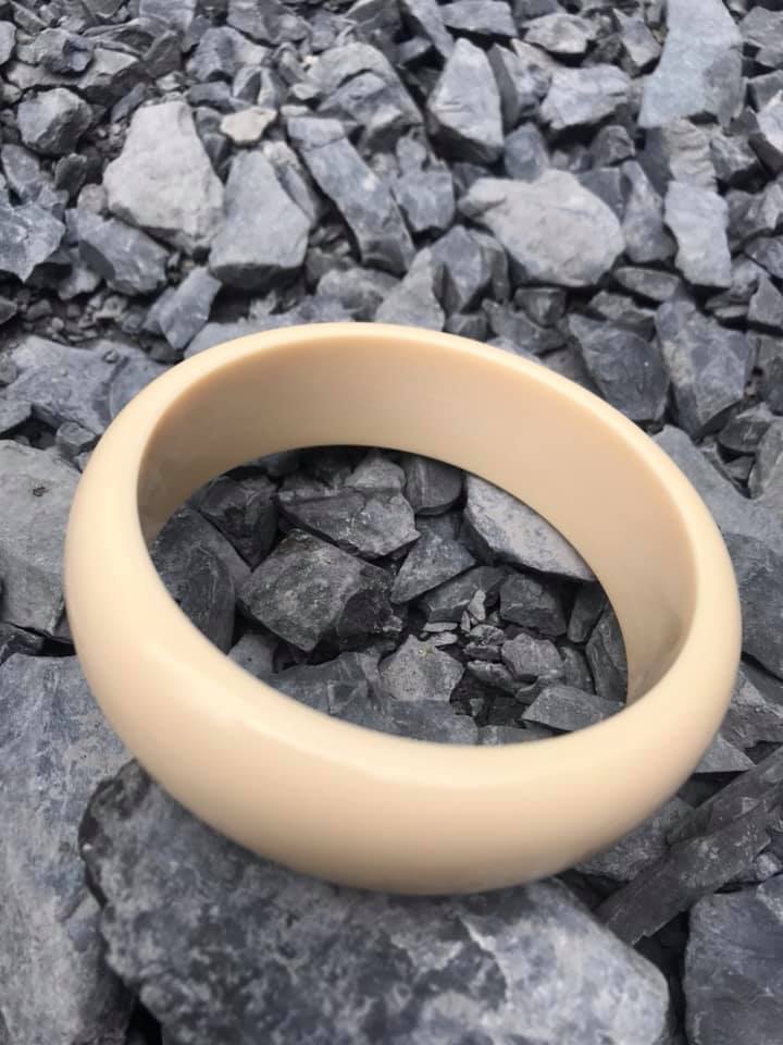 VÒNG TO LẮM TAY NAM GIẢ NGÀ HAY GỌI LÀ XƯƠNG MỸ NGHỆ BẢN TRƠN DẦY VÒNG NI 72mm x CAO 22mm x DẦY 11mm DÀNH CHO CÁC ANH NAM TAY LỚN 90kg-100kg ĐEO ĐẸP Ạ