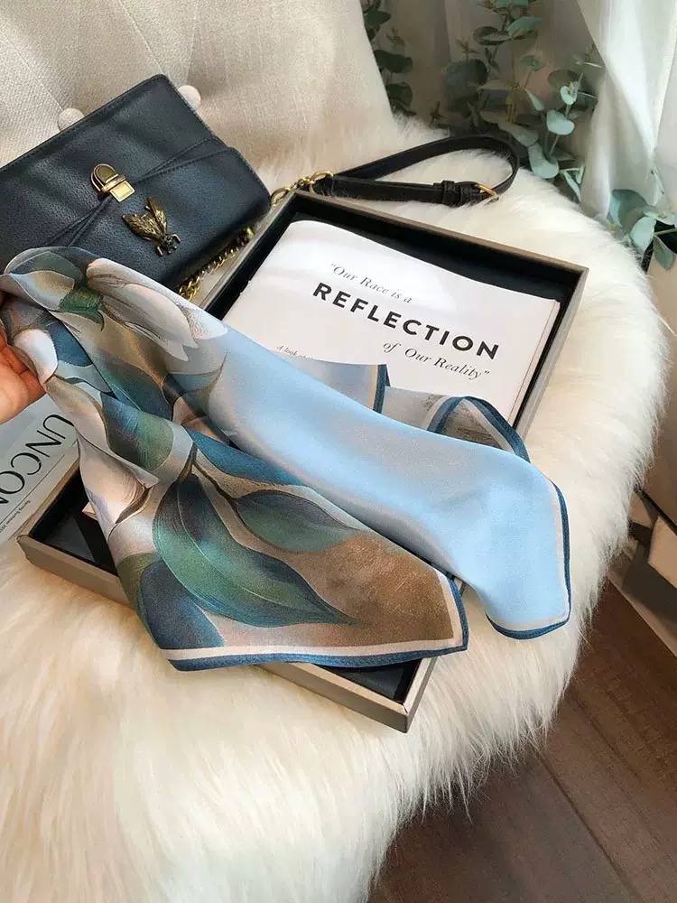 KHĂN QUÀNG CỔ LỤA HÌNH VUÔNG SANG TRỌNG THỜI TRANG MÃ 03