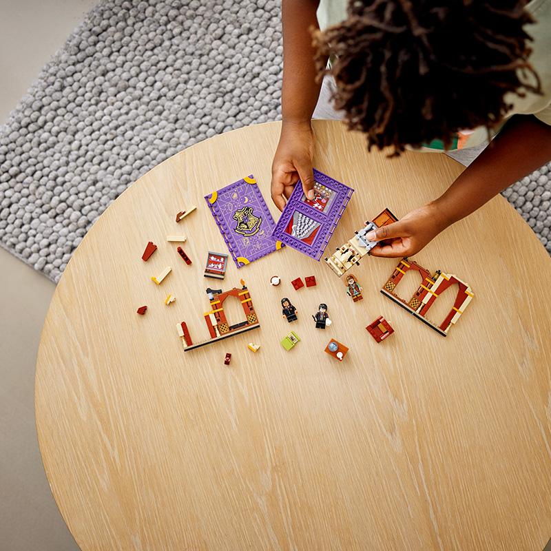 Đồ Chơi LEGO Lớp Học Môn Tiên Tri 76396