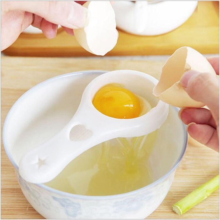 Dụng cụ tách lòng đỏ trứng tiện dụng