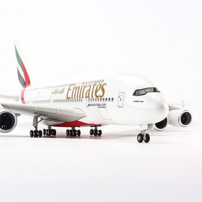 Mô hình máy bay Emirates Airbus A380 LED 47cm có bánh xe và led