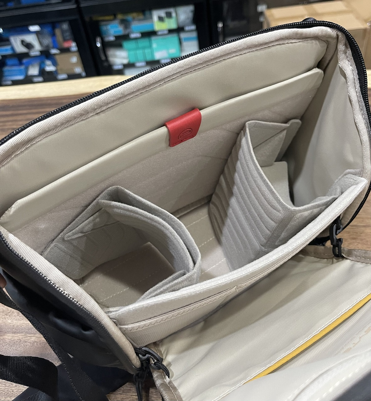 Túi máy ảnh PGYTECH OneGo Shoulder Bag 6L - Hàng chính hãng