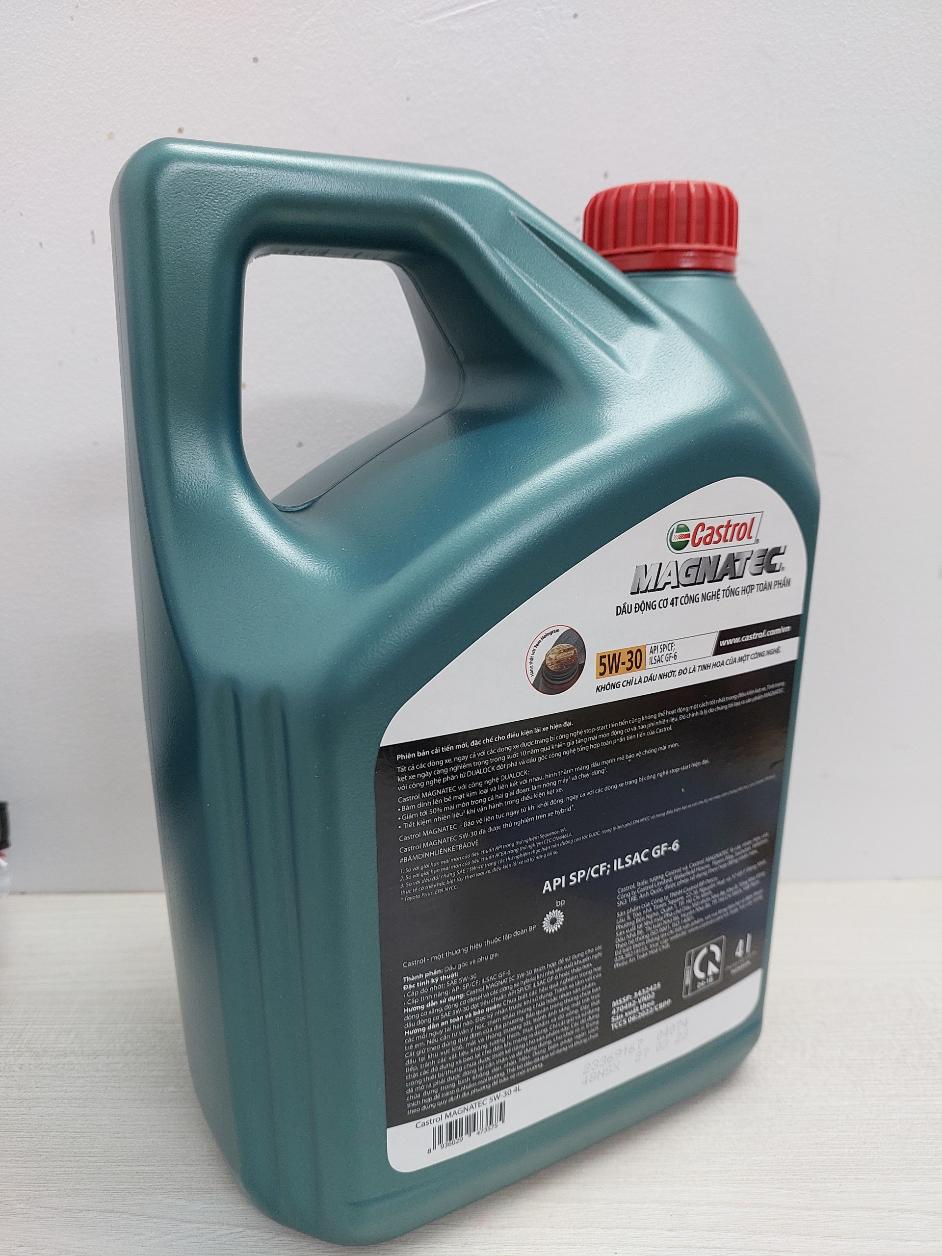 Dầu nhớt ô tô cao cấp tổng hợp toàn phần Castrol Magnatec 5W-30 API SP - 4L