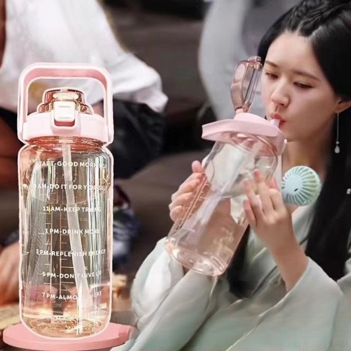 Bình Đựng Nước 2L Cute Có Vạch Báo Giờ Uống Nước,Chất Liệu Nhựa Cao Cấp