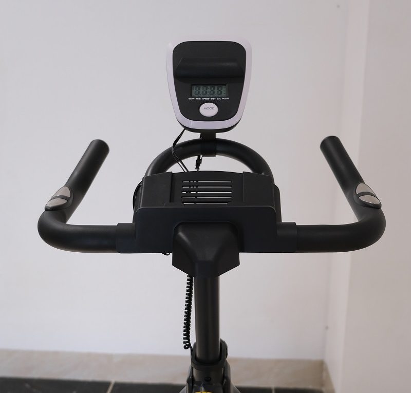 Xe đạp thể dục thể thao trong nhà TK68, bánh đà 13kg điều chỉnh tốc độ dễ dàng, có bánh xe di chuyển linh hoạt