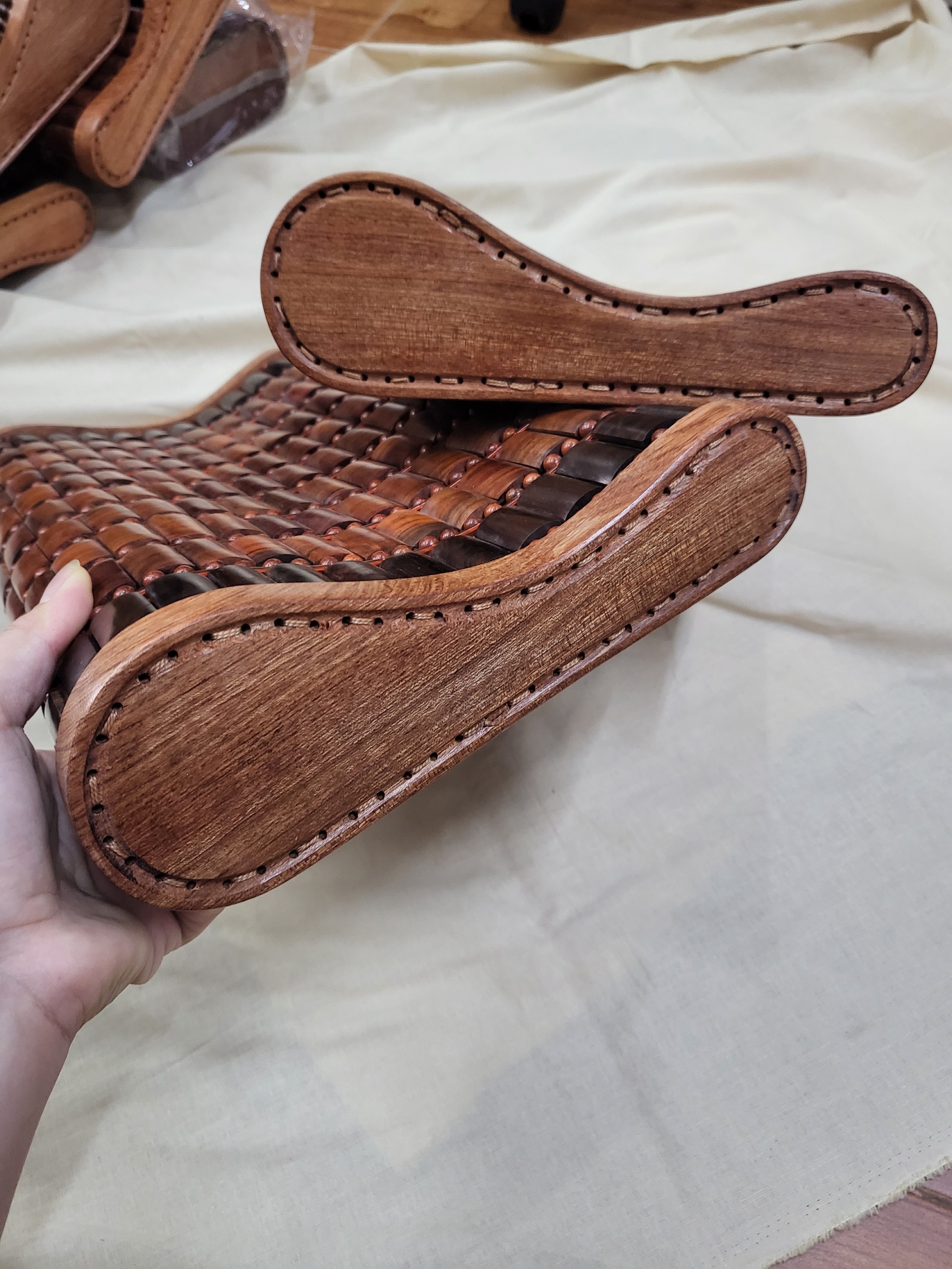Gối Gỗ Trắc Miếng , Gối Công Thái Học - Kích Thước 43cmx24cmx8cm/4cm ( video , hình thật )