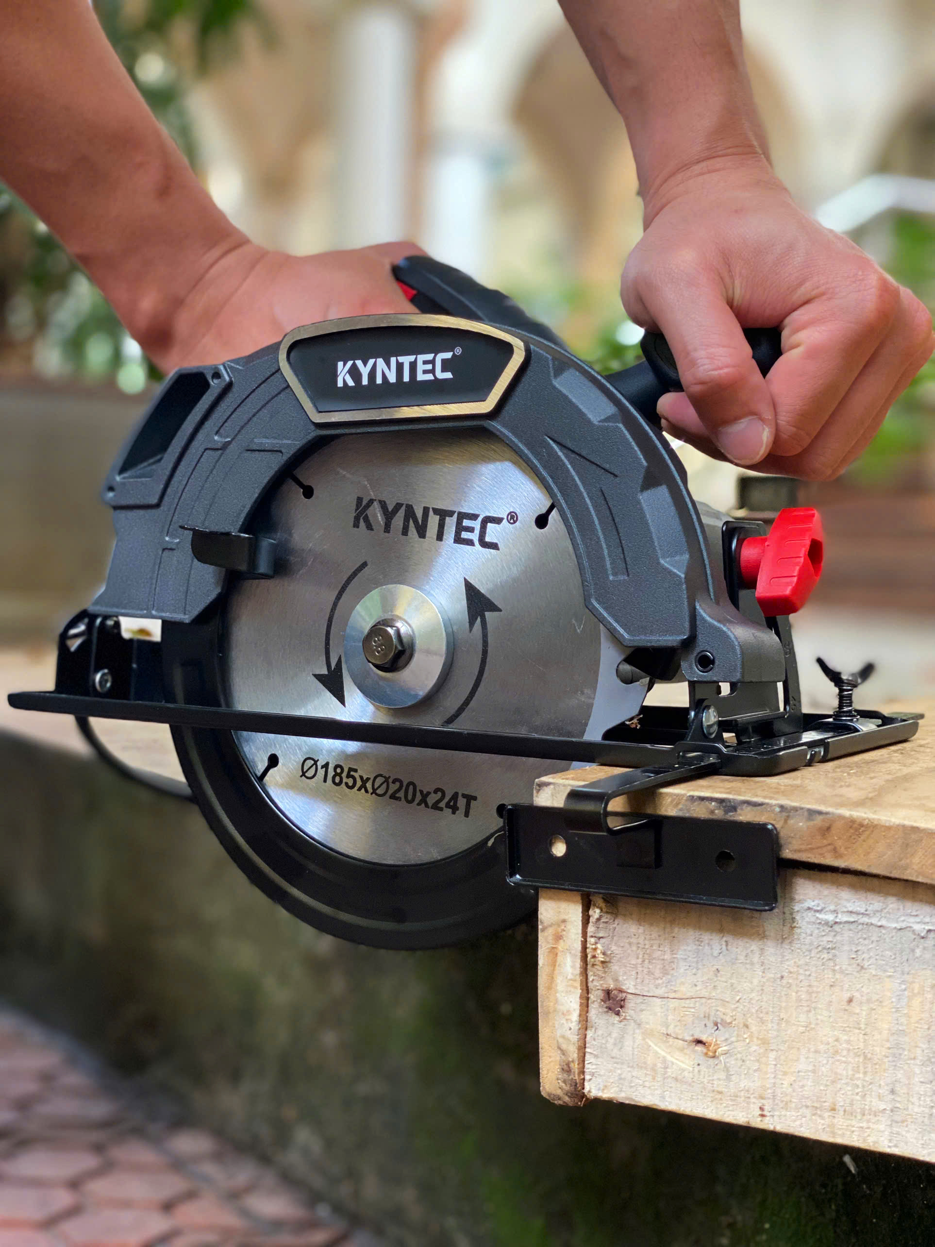 Máy cưa đĩa cưa gỗ cầm tay Kynko Kyntec KT17 - 185 chính hãng