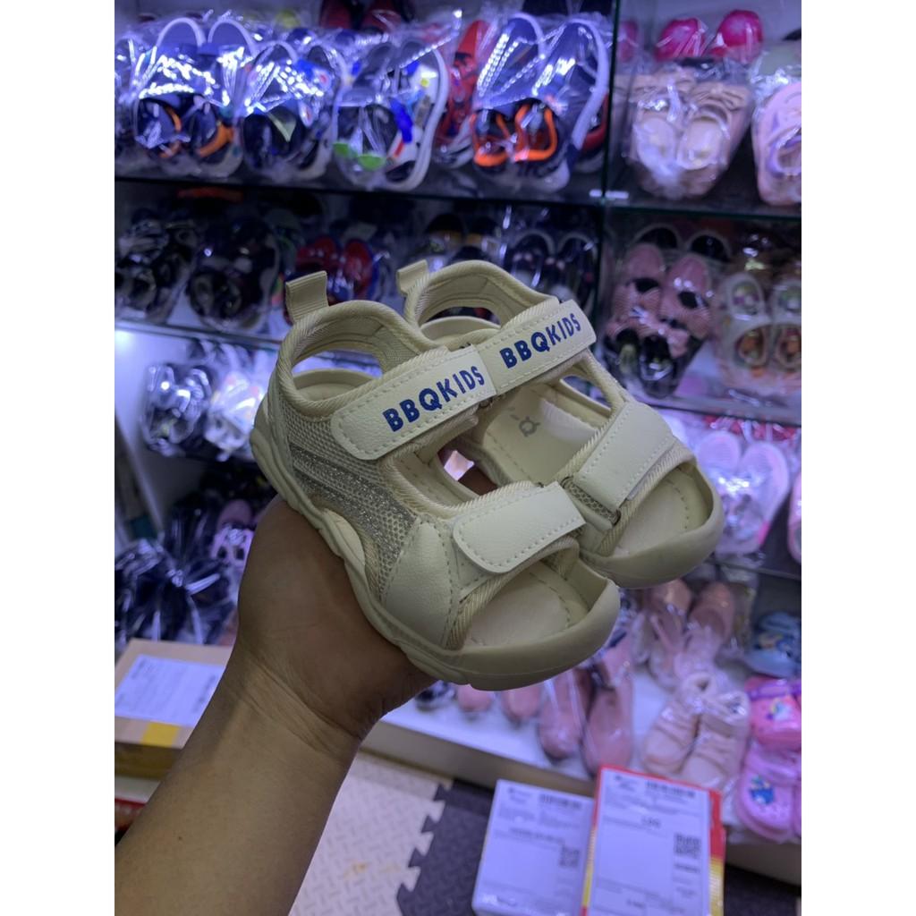 Sandal bé trai bé gái quai dán màu trắng mềm êm chống trơn dép quai hậu cho bé mũi cao cao cấp 2 - 6 tuổi ST51