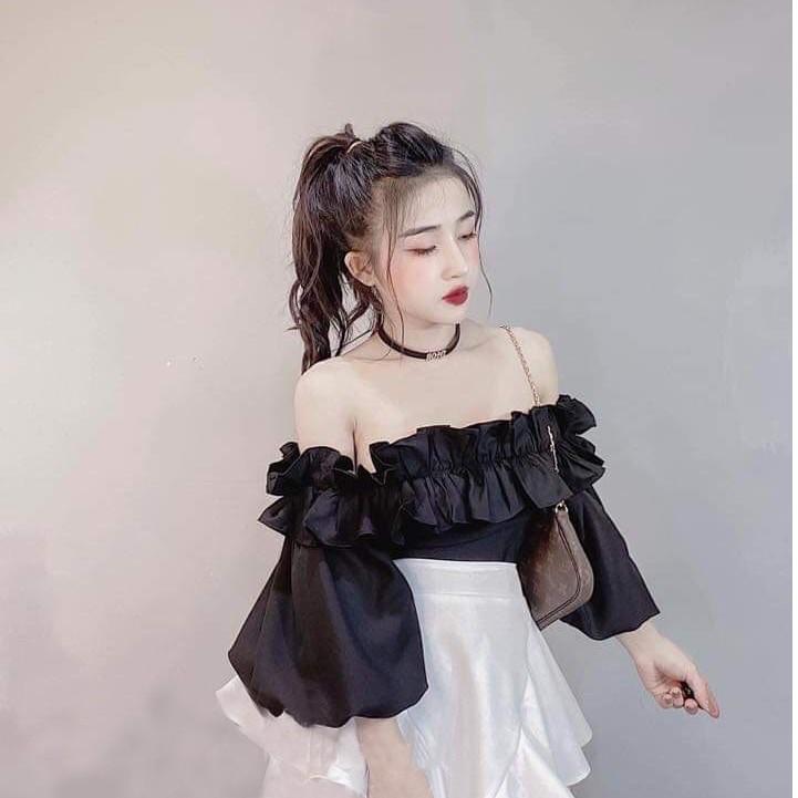 Sét Áo Trễ Vai Tay Nhúm Bèo Phối Chân Váy Xòe Cánh ( 2 Màu Kem , Đen ) Kiểu Dáng Trẻ Trung Cá Tính - Winchois