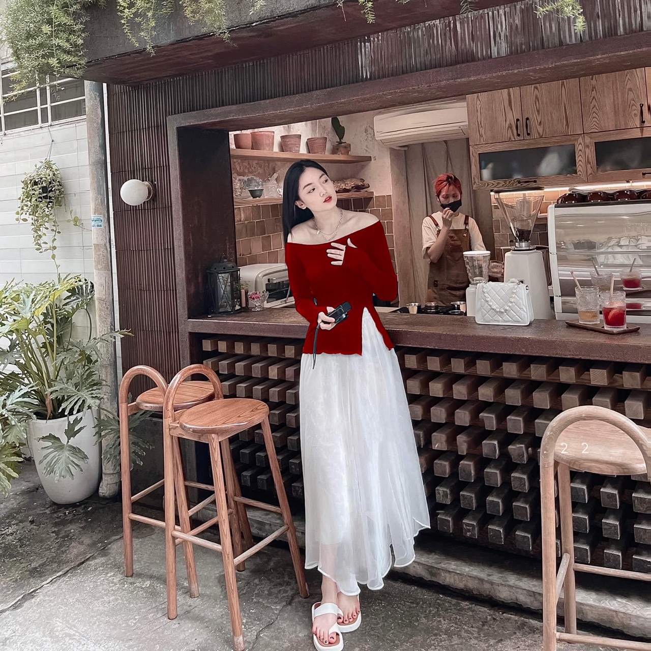 SET ÁO THUN CROPTOP TRƠN TRỄ VAI TAY DÀI LOE ĐỎ + CHÂN VÁY VOAN SUÔNG TRƠN DẠO PHỐ GIÁNG SINH NOEL