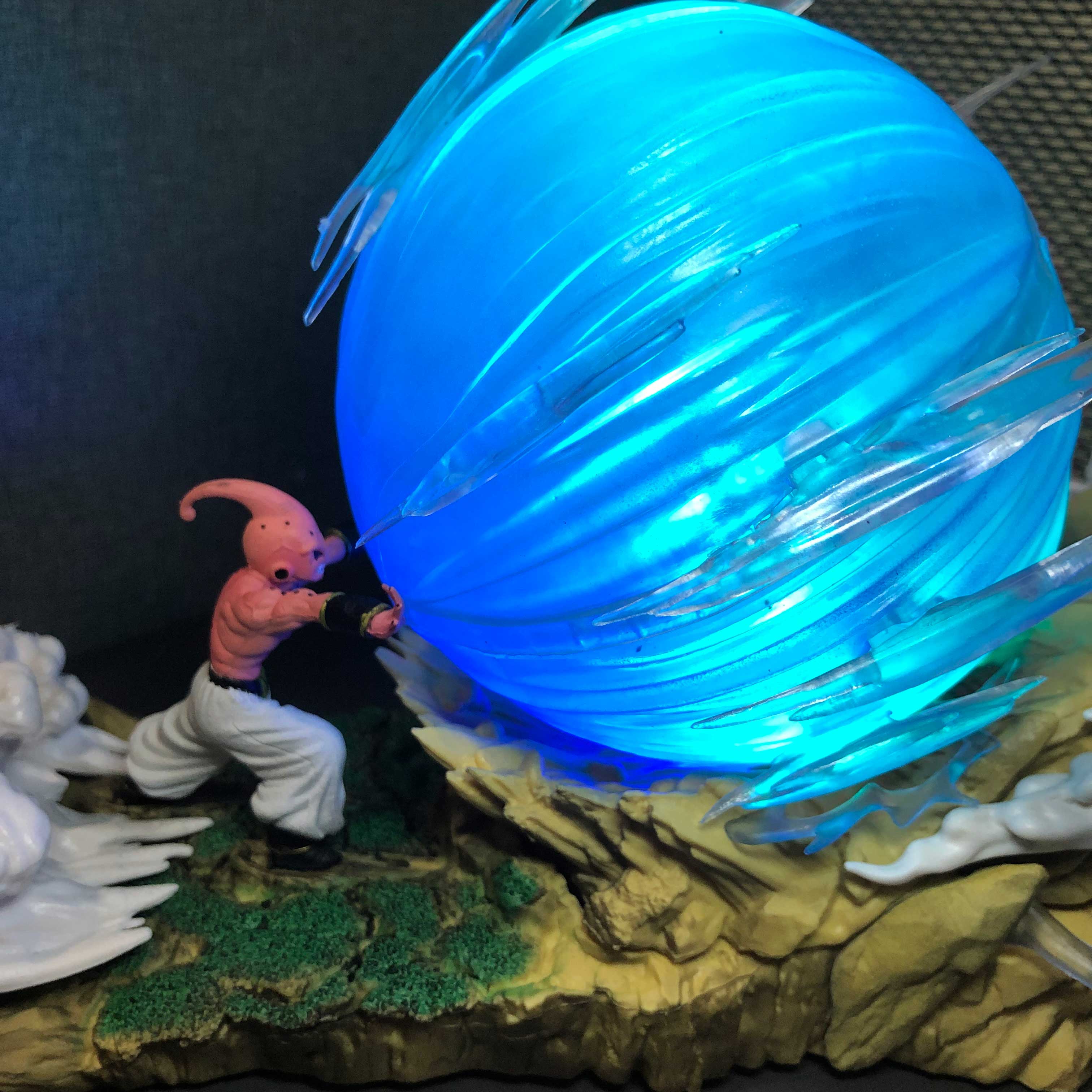 Mô hình Ma bư vs Goku 20 cm có LED - Dragon Ball