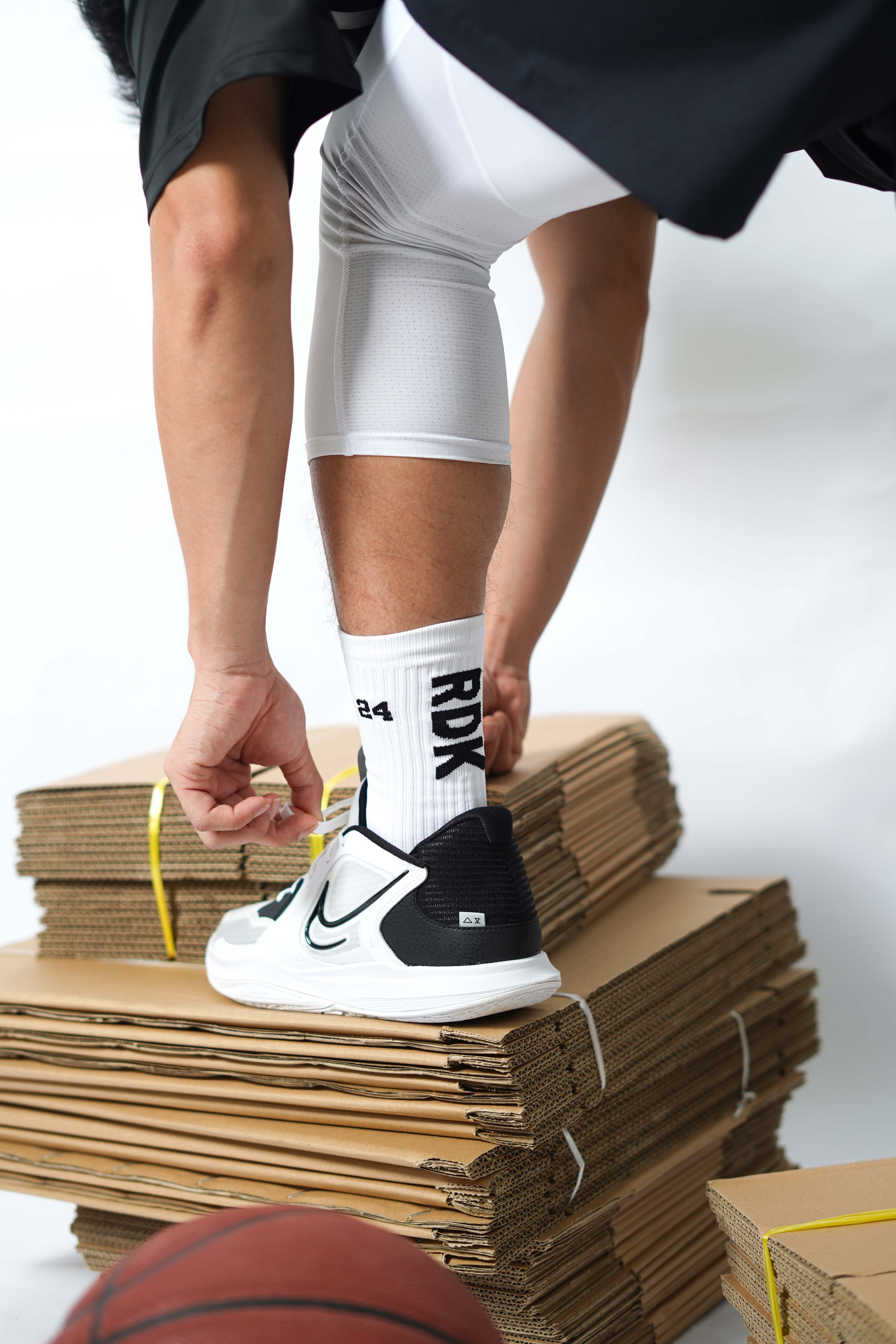 Tất Thể thao Redikick RDK 24 Cotton Cổ cao Có đệm Chống hôi chân vớ bóng rổ bóng đá chạy bộ Gym