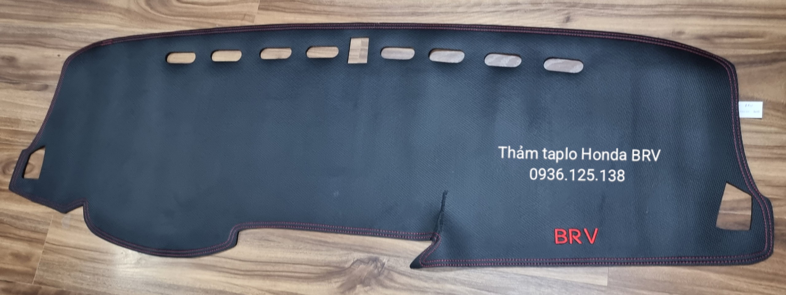 Thảm taplo Honda BRV 2023 màu đen,vừa form xe hàng cao cấp có chống trượt  Chất liệu da vân carbon