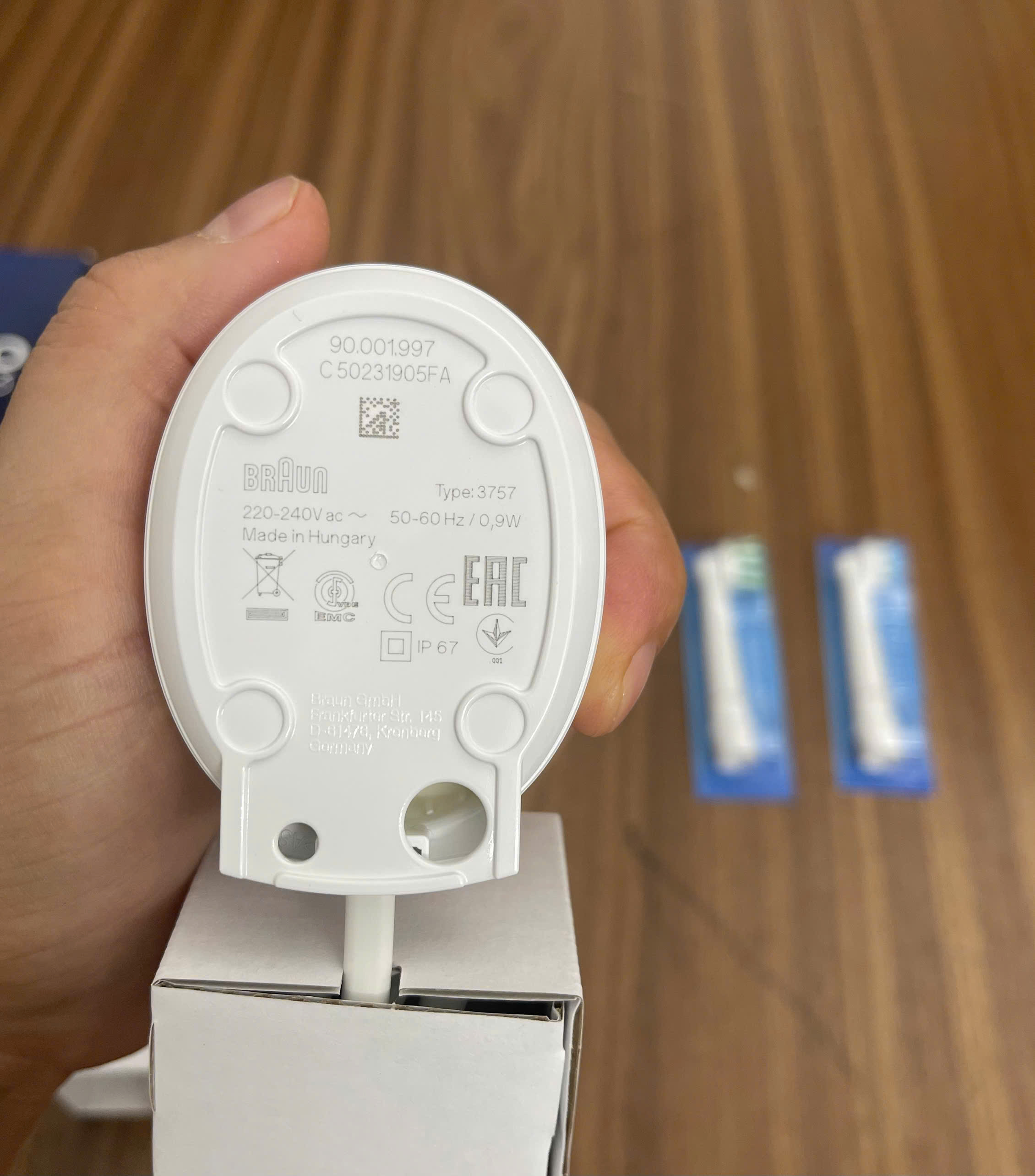 BÀN CHẢI ĐÁNH RĂNG ORAL B PRO SERIES 3 MÀU HỒNG KÈM 2 ĐẦU BÀN CHẢI Hàng chính hãng