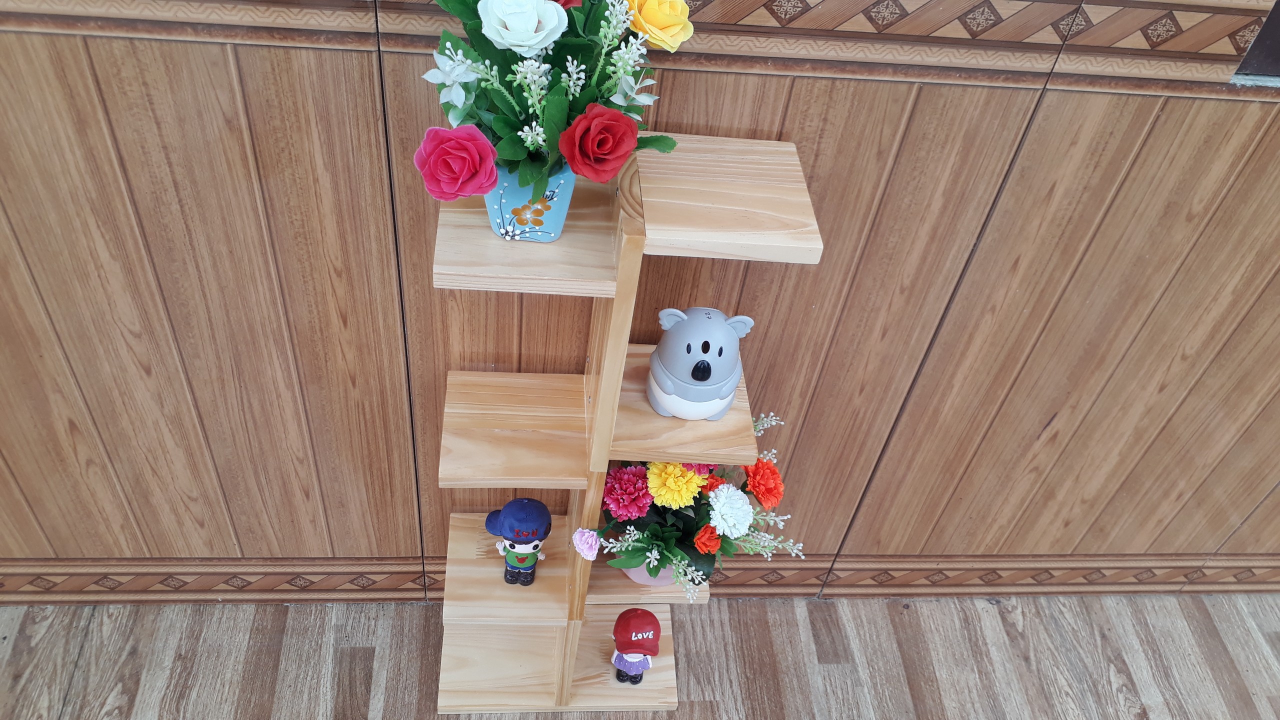 Kệ gỗ thông để chậu hoa, cây cảnh sang trọng kích thước 60x25x12