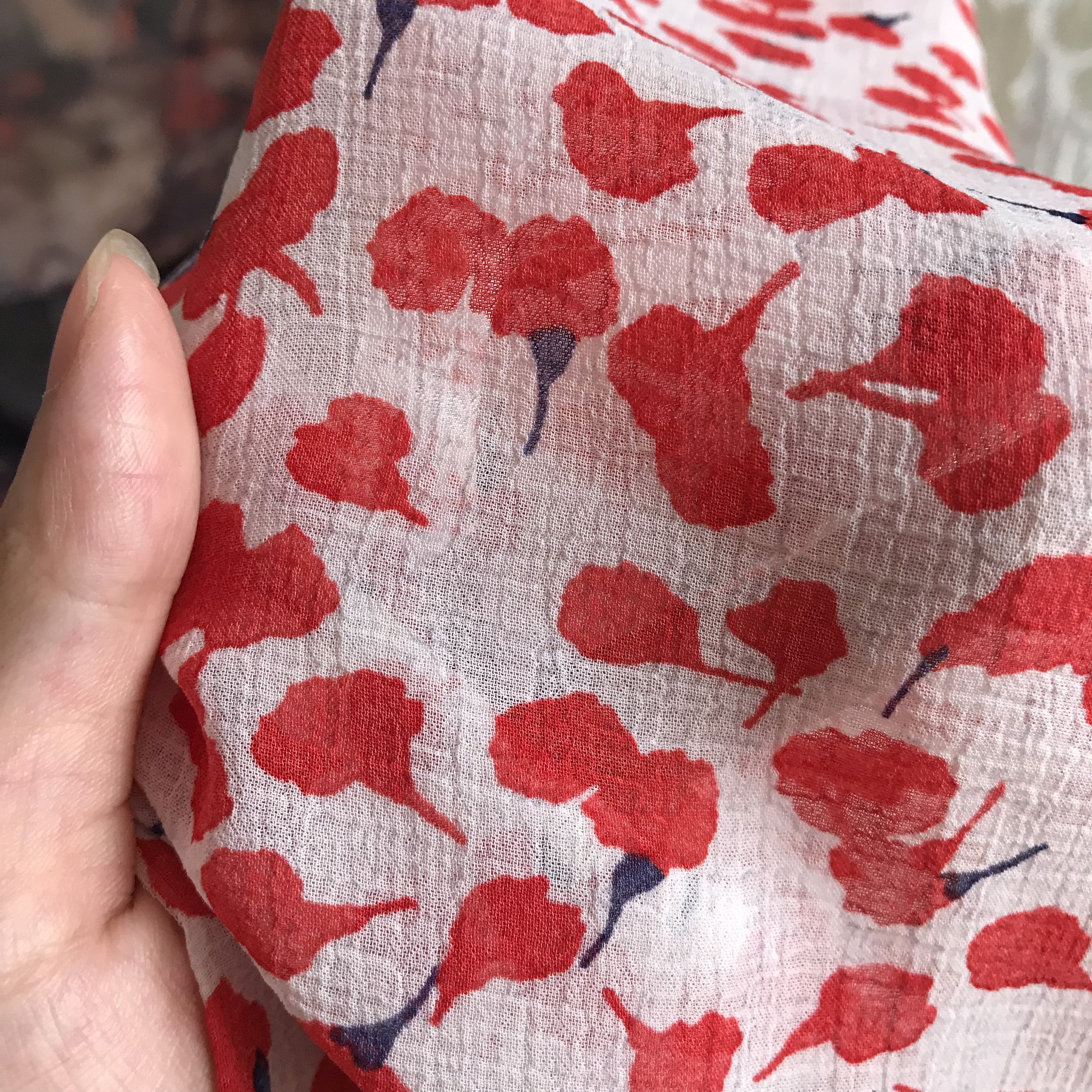 Vải Voan Gân Hoa Nhí Đỏ Khổ 1m5 - Mềm Mại, Co Giãn - May Áo Dài, Đầm, Váy, Áo Kiểu Cần Lót