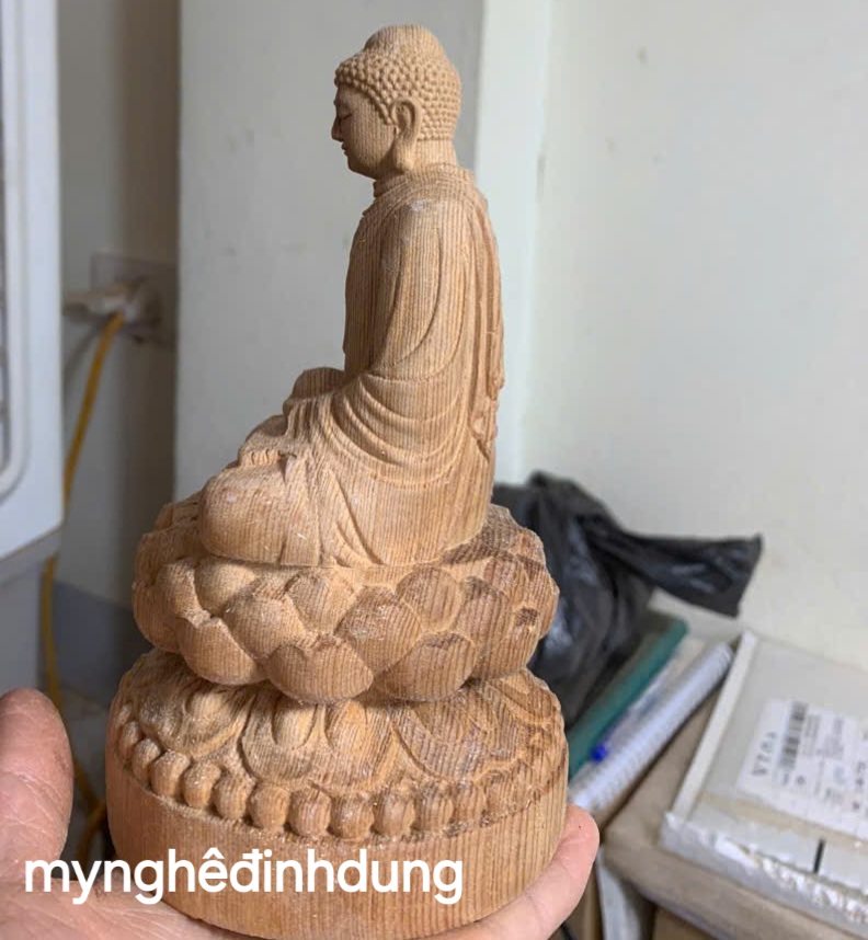 Tượng phật thích ca bằng gỗ ngọc Am thơm nức cao 15x8x8cm