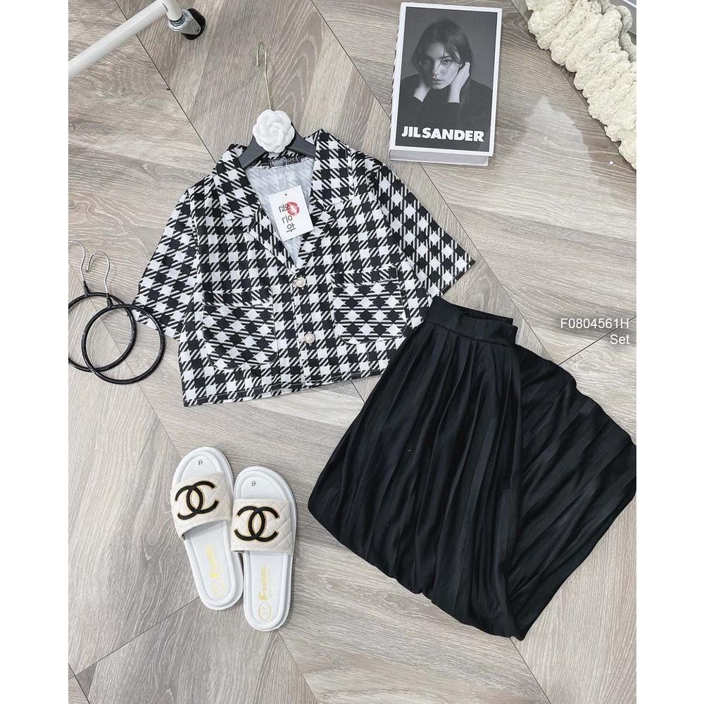 Set áo croptop caro cổ vest tay ngắn phối chân váy đen xếp ly dáng dài!