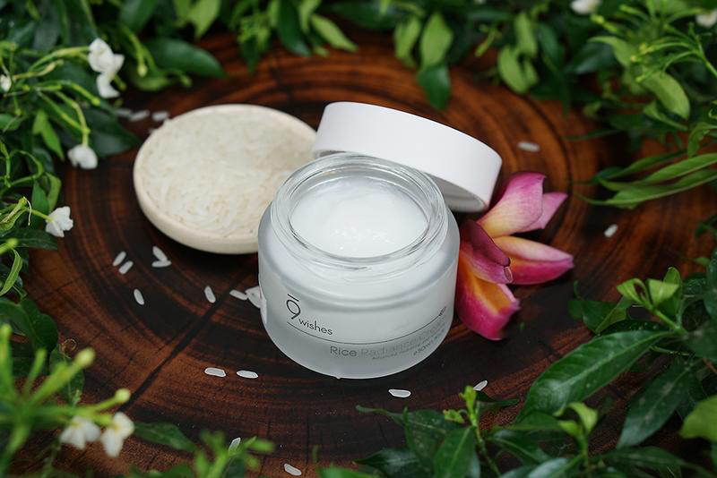 Kem Dưỡng Ẩm Và Làm Sáng Da Từ Gạo 9 Wishes Rice Radiance Cream 50ml + Tặng 1 Túi Lưới Rửa Mặt Tạo Bọt