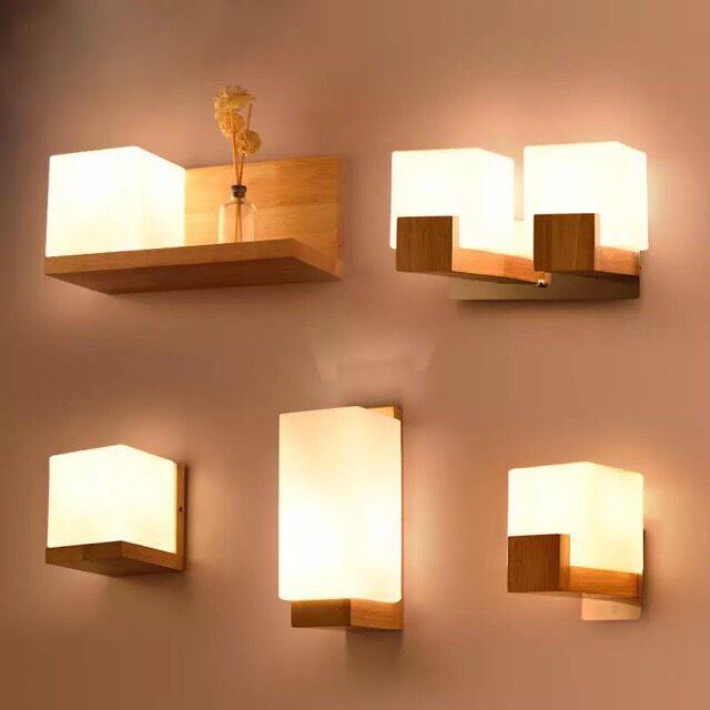 Đèn tường kiểu vuông đế gỗ