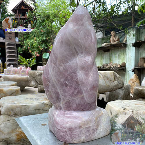 Trụ đá thạch anh hồng tự nhiên nguyên khối phong thủy trấn trạch và giải quyết các vấn đề về phong thủy T525 nặng 16.8kg kích thước 37.5x19.5x17.5