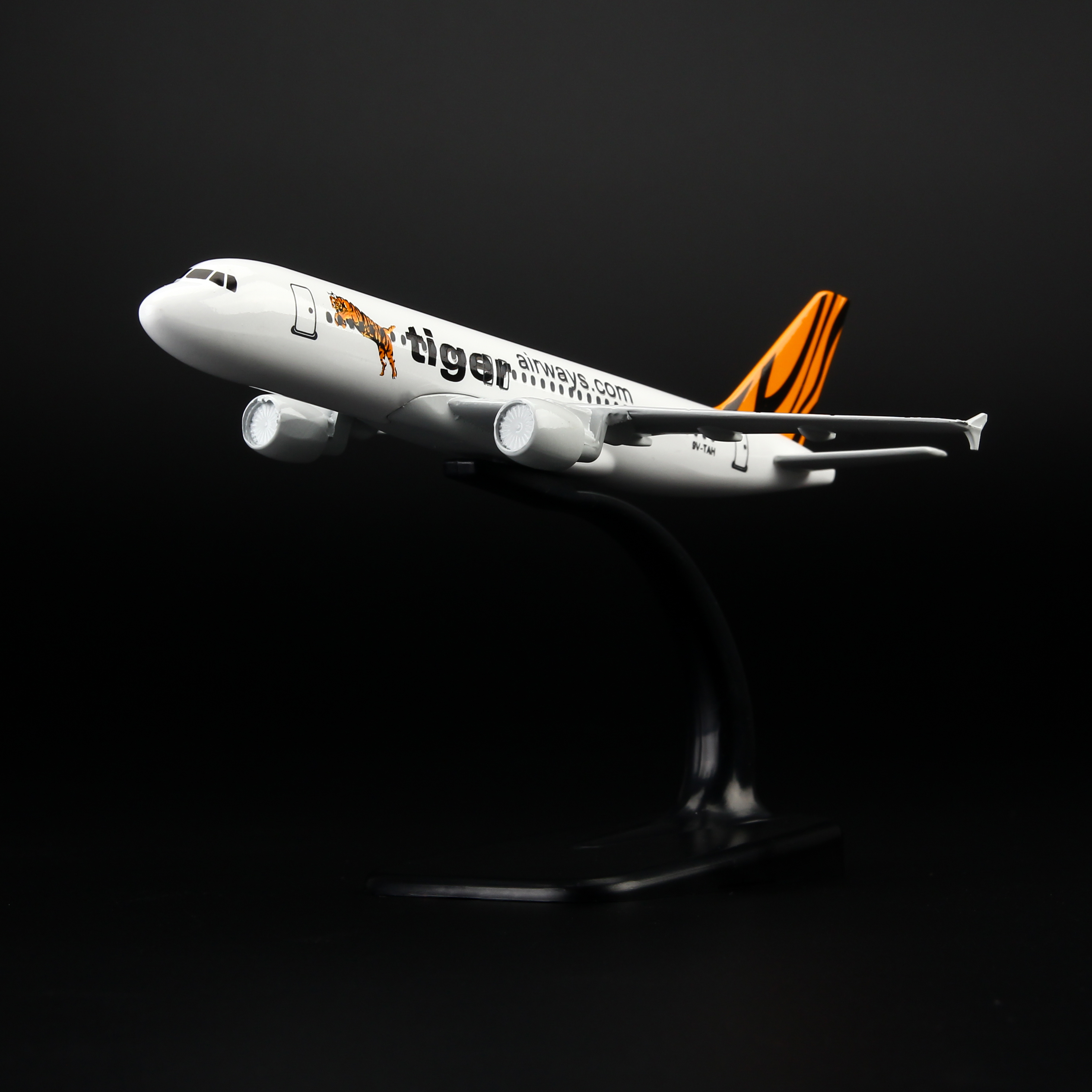 Mô Hình Máy Bay Trưng Bày Airbus A320 Tiger Airlines Everfly