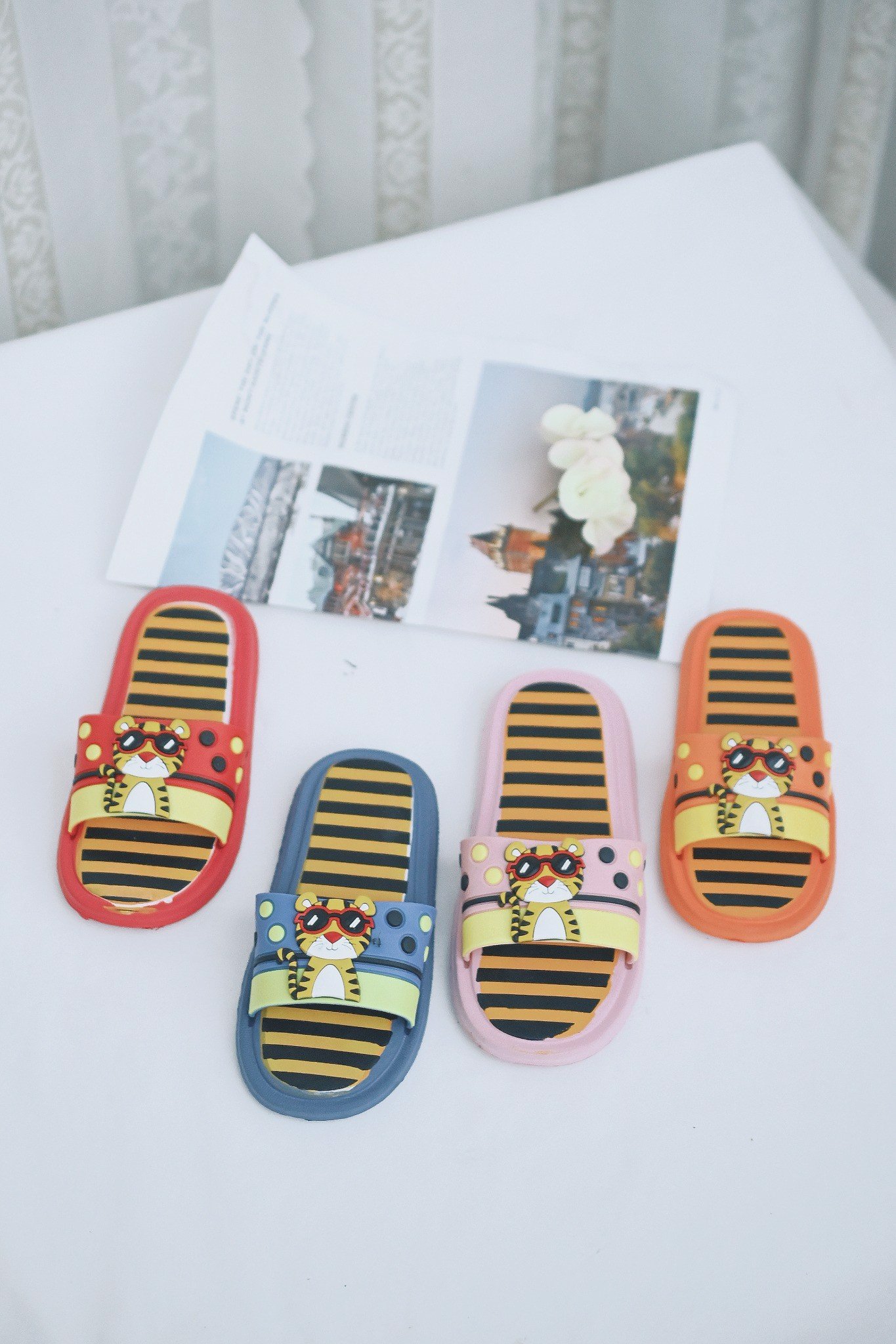 Dép nhựa trẻ em quai ngang