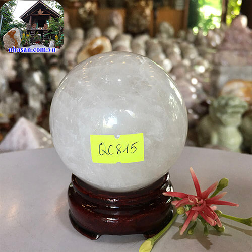 Quả cầu đá thạch anh trắng tự nhiên vừa thịnh vừa phát QC815 nặng 420gr đường kính 6.7cm – Vật phẩm phong thủy tài lộc, may mắn, bình an