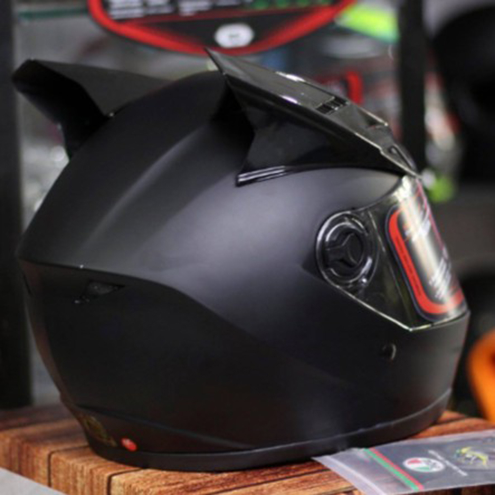 Nón bảo hiểm fullface AGU đen nhám gắn sừng