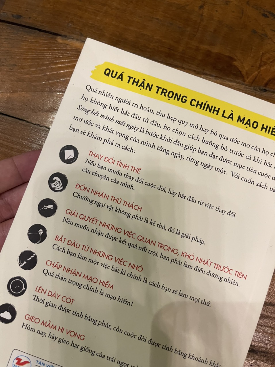SỐNG HẾT MÌNH MỖI NGÀY - 7 thói quen giúp bạn hạnh phúc và thành công – Mark Batterson - Thanh Nguyệt dịch - Tân Việt Books - NXB Dân trí