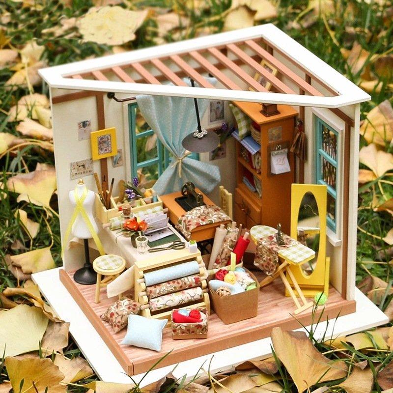 Mô hình nhà DIY Doll House Kit-Lisa is Tailor DG101 Kèm Đèn LED