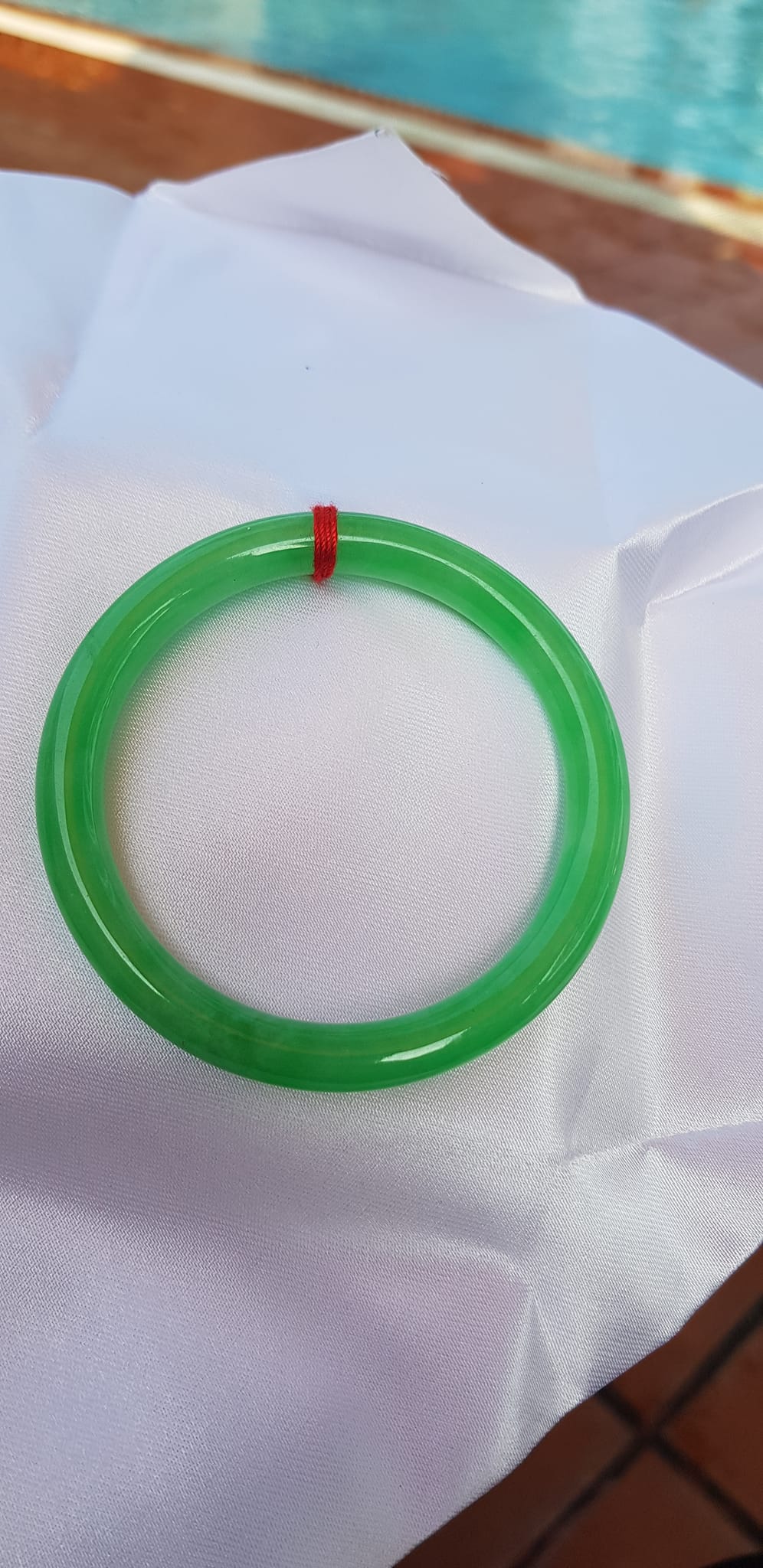 Vòng cẩm thạch Mới Lý 52mm x 7mm Vòng Xanh lá tươi 52kg - 56kg Nữ mệnh Mộc mệnh Hỏa Thủy đeo ạ