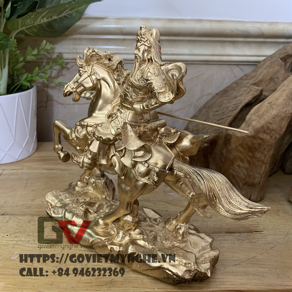 Tượng đá trang trí Quan Công phong thủy cầm đao cưỡi ngựa - Chiều dài 25cm - Đá composite - Màu nhũ đồng
