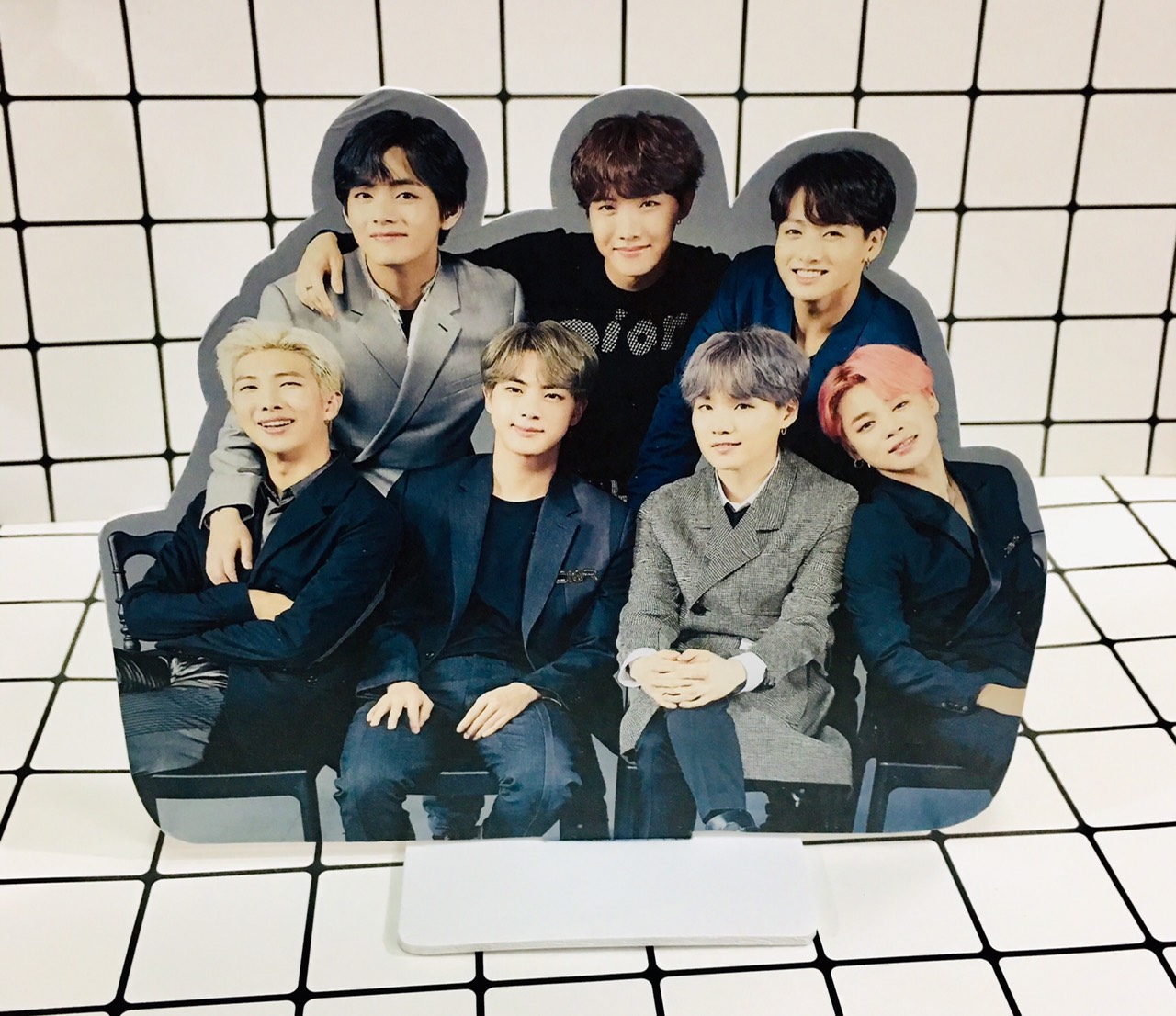 Standee BTS mẫu ngẫu nhiên