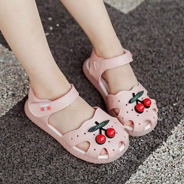 Dép sandal bé gái - Giày dép tập đi cho bé từ 1- 4 tuổi hình quả Cherry hàng Quảng Châu chất da PU siêu mềm M16