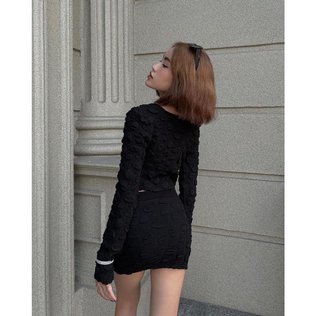 Áo croptop tay dài, màu đen, form ngắn ôm body, hoạ tiết 3D nổi, chất vải dày dặn, là min - 3D KNIT CARDIGAN