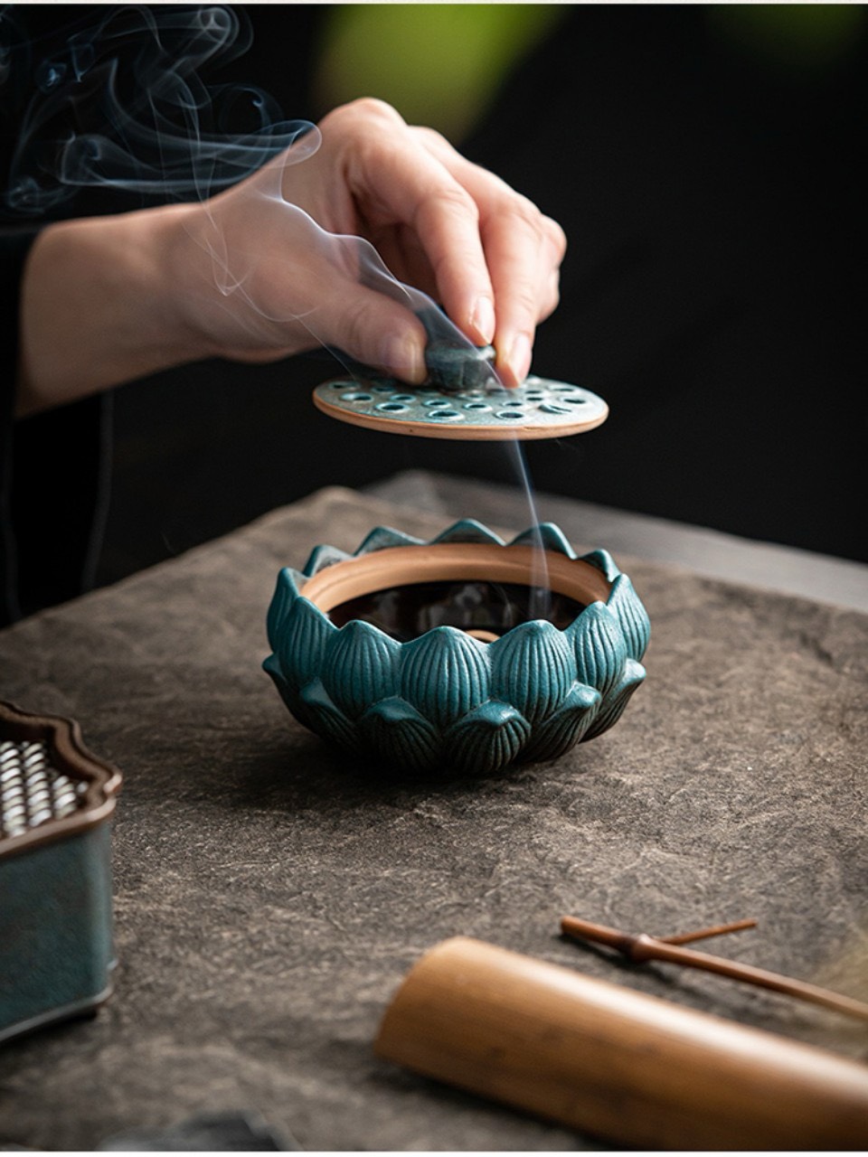 Lư trầm gốm Đài Sen (kiểu cánh kép)