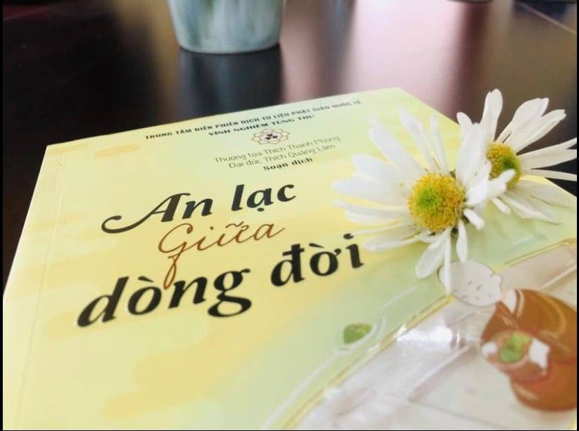 An lạc giữa dòng đời